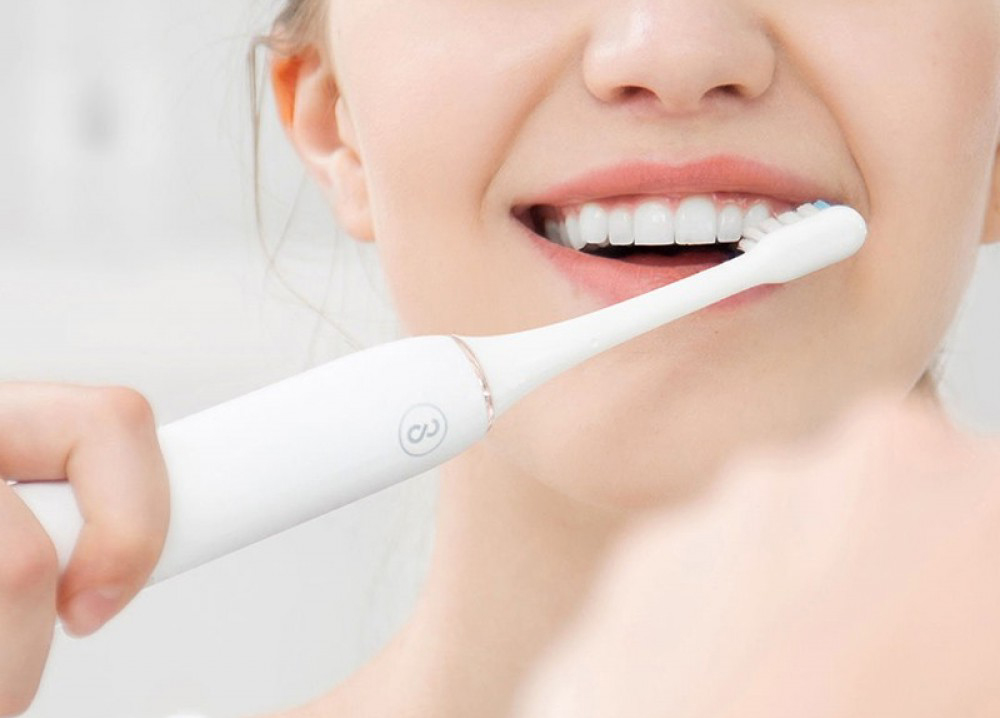 Ультразвуковая зубная щетка: плюсы и минусы использования